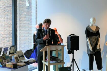 2020-07-01 Ede Nieuws – Burgemeester René Verhulst open vernieuwd Museum Lunteren